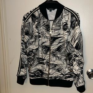 Ralph Lauren - small black & white zip up jacket